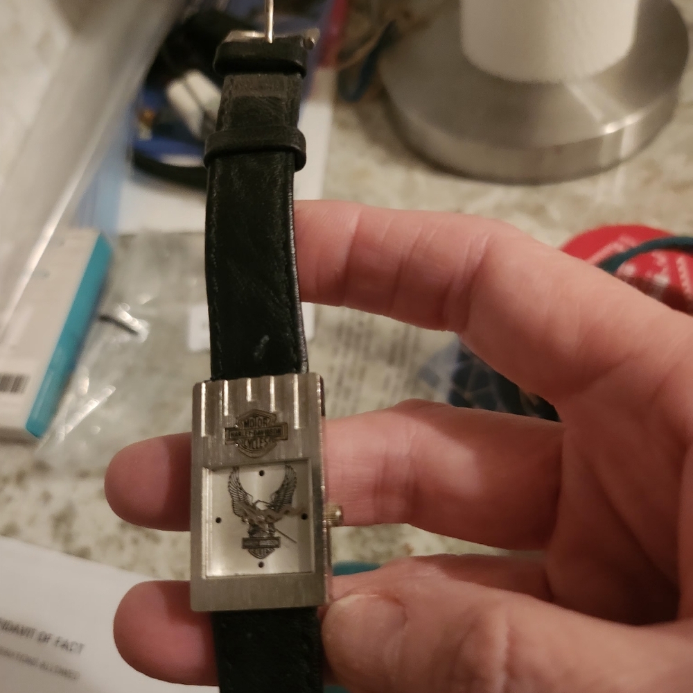 Authentic Harley Davidson woman watch. - Picture 4 of 4